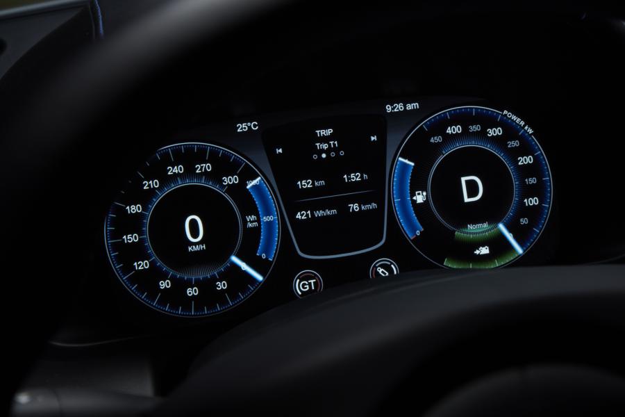 Панель приборов Aston Martin Rapide E 2019 года  (WW) (фото 6 из 16)